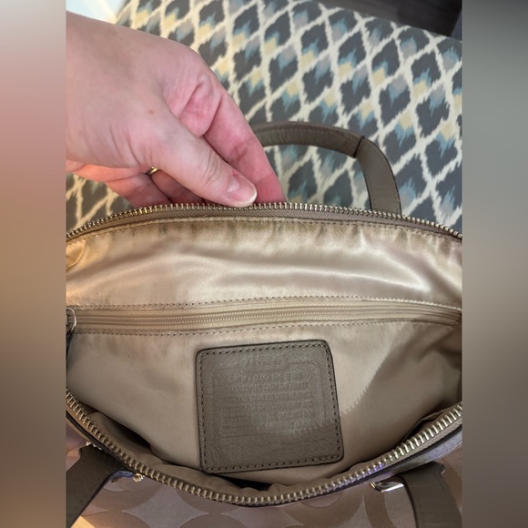 EUC Coach Signature Jacquard Satchel Tan Beige - Picture 12 of 13